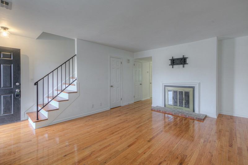 5748 Brentwood Trce - Photo 3 of 20