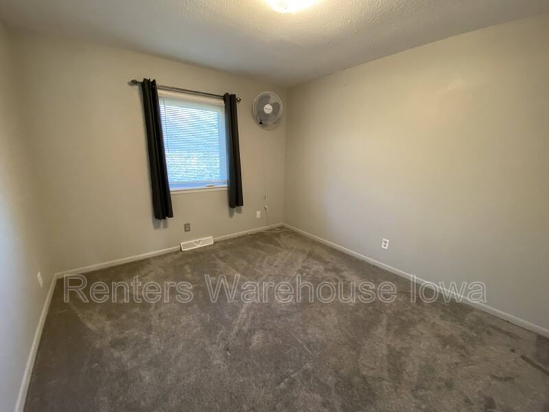 3310 Se 5th St - Photo 2 of 10