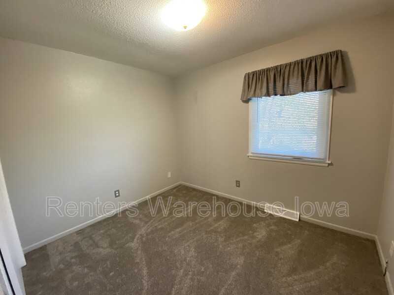 3310 Se 5th St - Photo 3 of 10