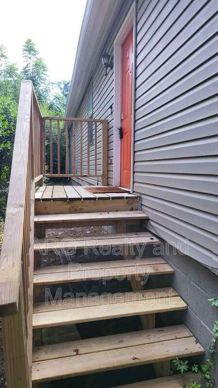 1027 Hampton St Nw - Photo 2 of 12