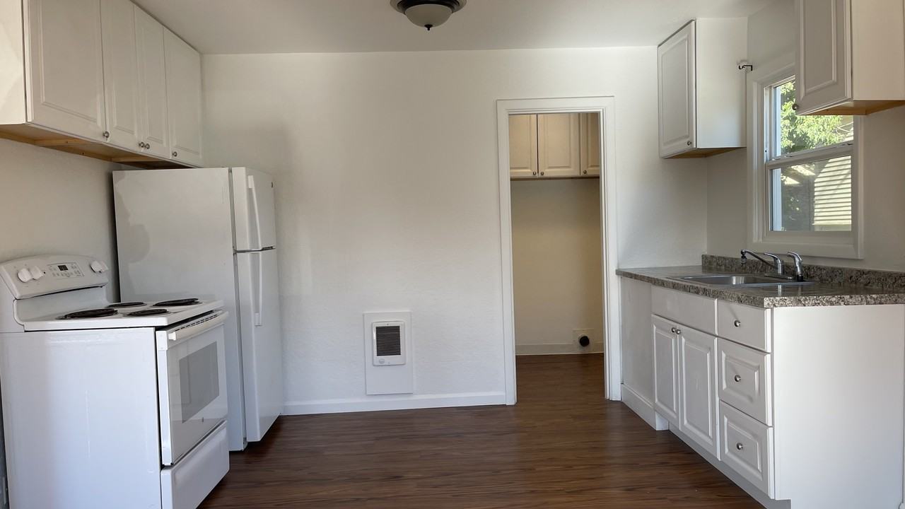 1611 State St #1611 - Photo 3 of 34