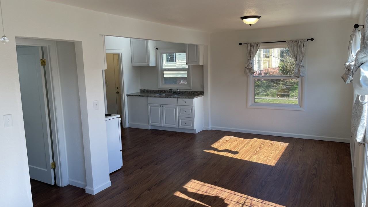1611 State St #1611 - Photo 4 of 34