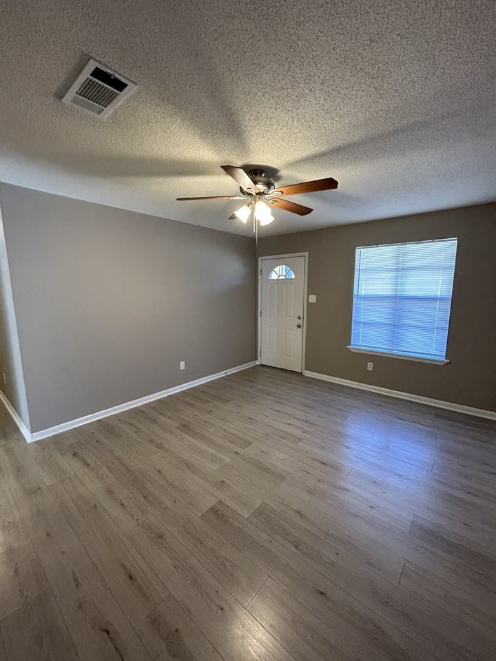 103 Overland Trl - Photo 2 of 13