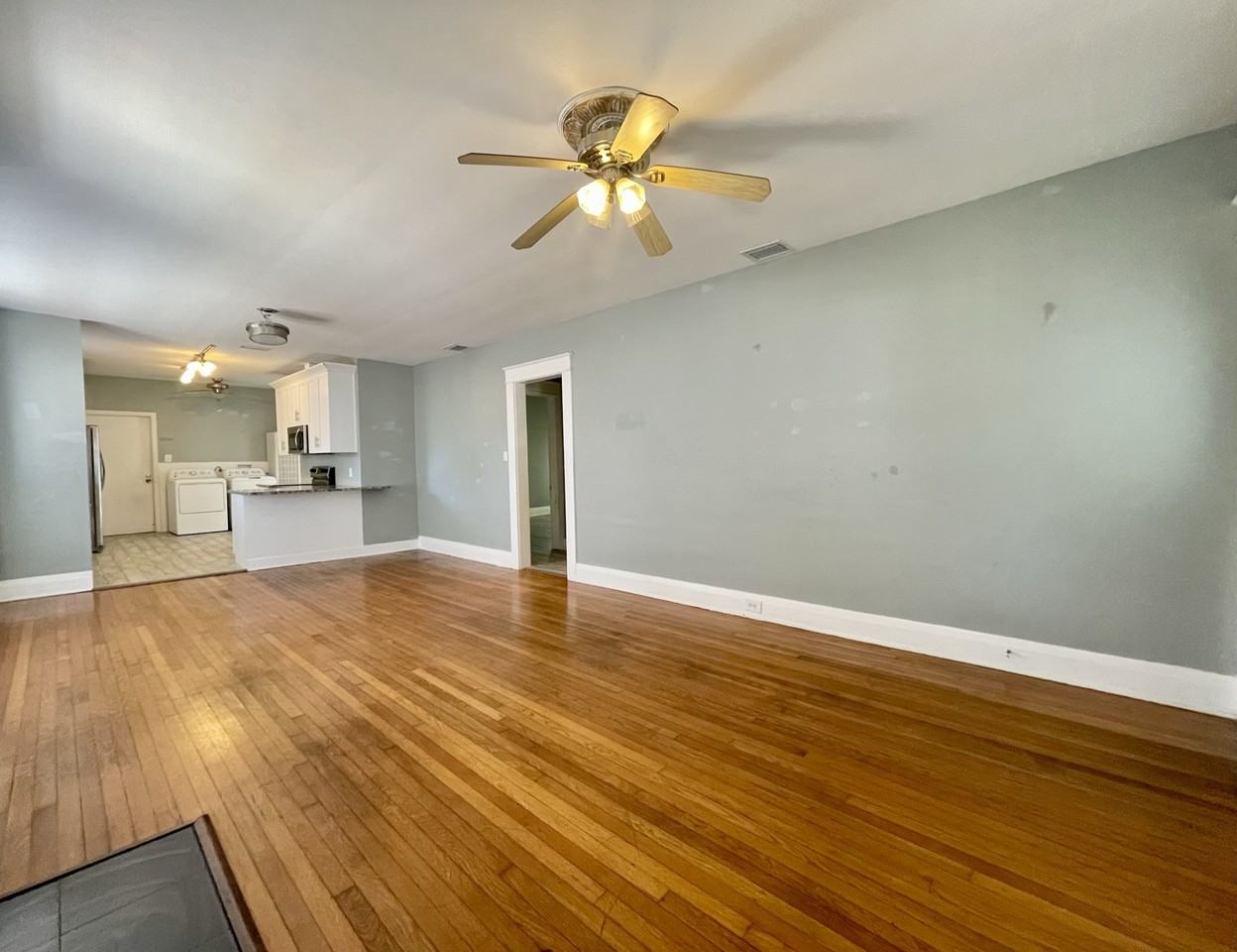 902 W Columbus Dr - Photo 3 of 21