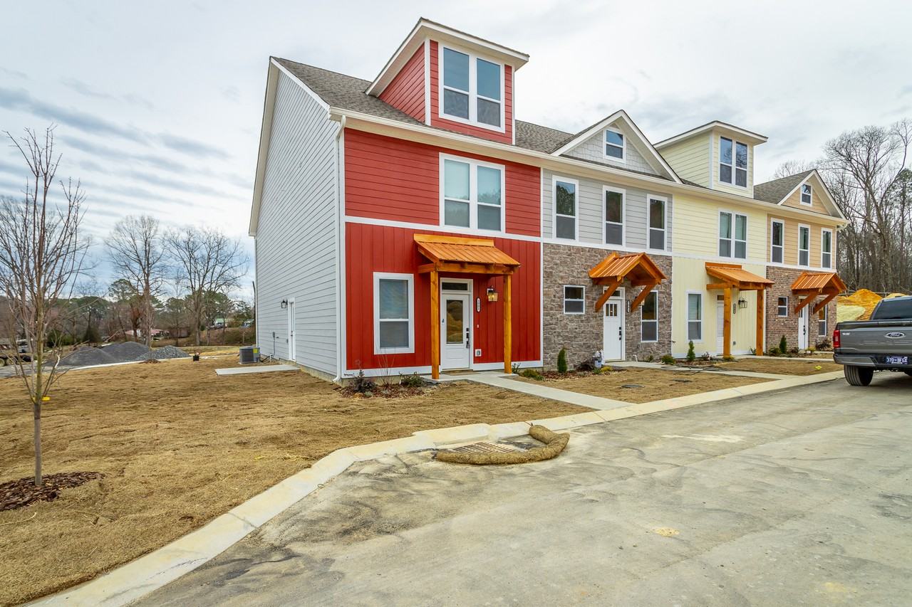 1901 Cypress Ln - Photo 2 of 47