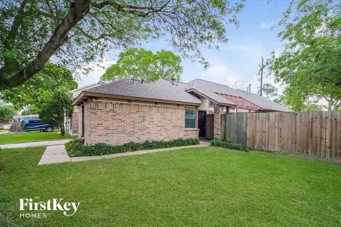 8231 Woodland Willows Dr - Photo 2 of 15