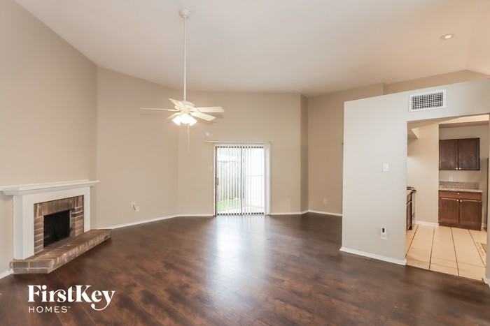 8231 Woodland Willows Dr - Photo 3 of 15