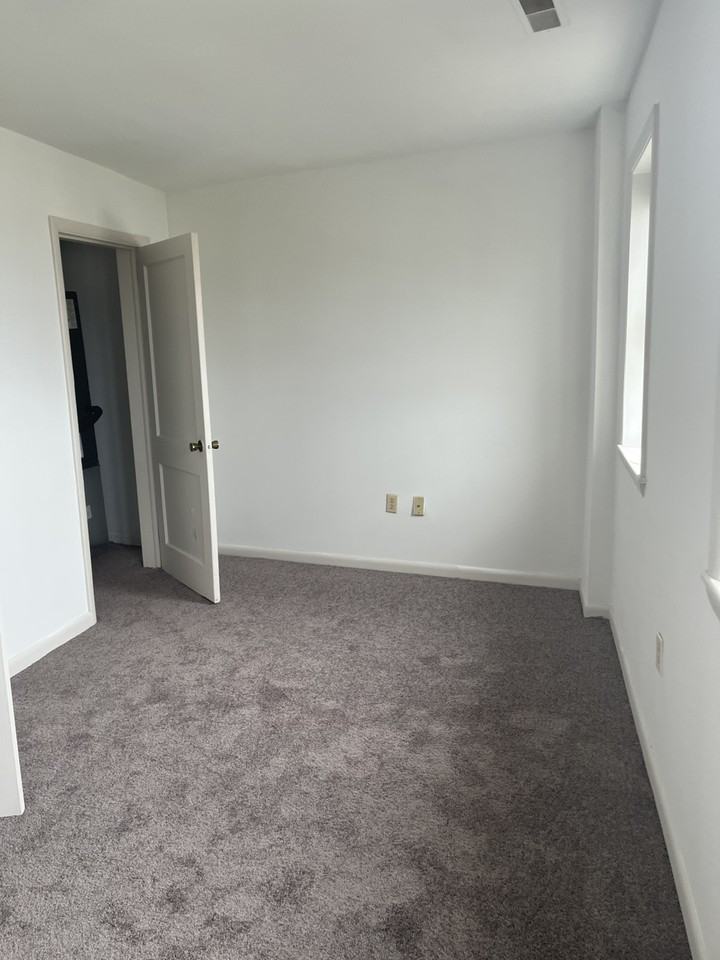 510 W Main St - Photo 5 of 9