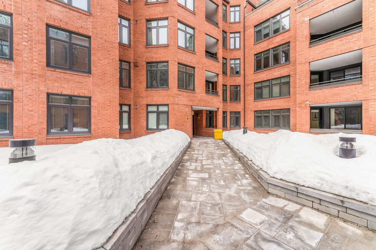 215 Somerset Street West #403