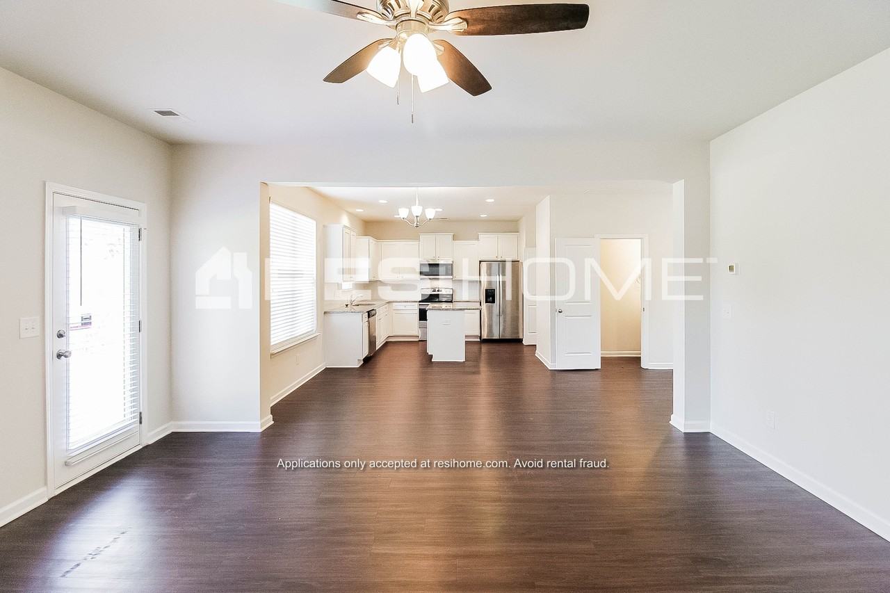 1104 E Shoreview Rd - Photo 3 of 19