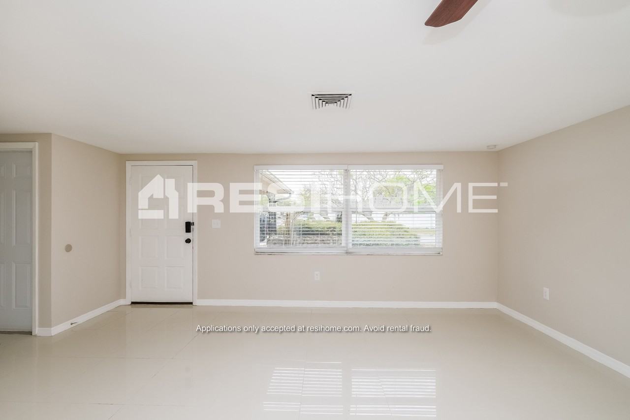 7321 San Miguel Dr - Photo 3 of 18