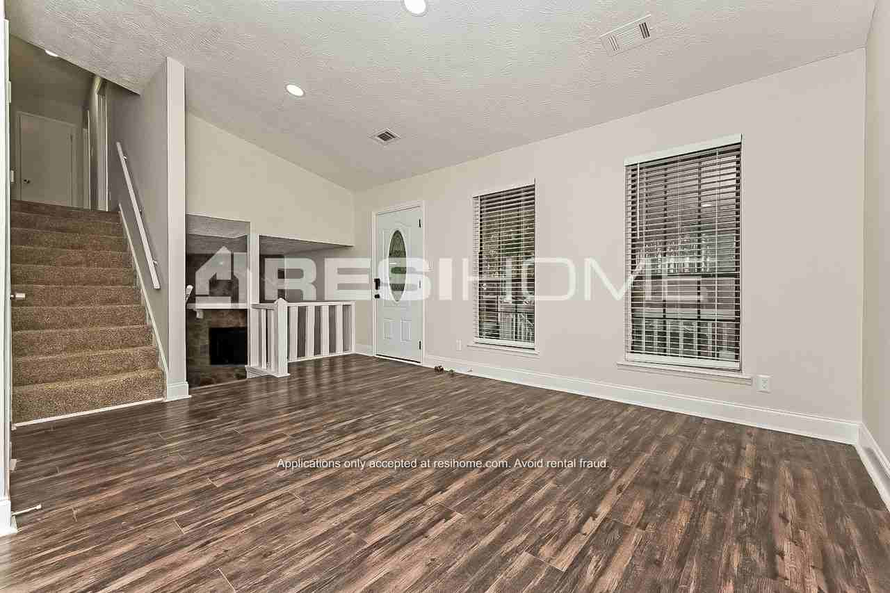 10834 Sanderling Ln - Photo 3 of 20