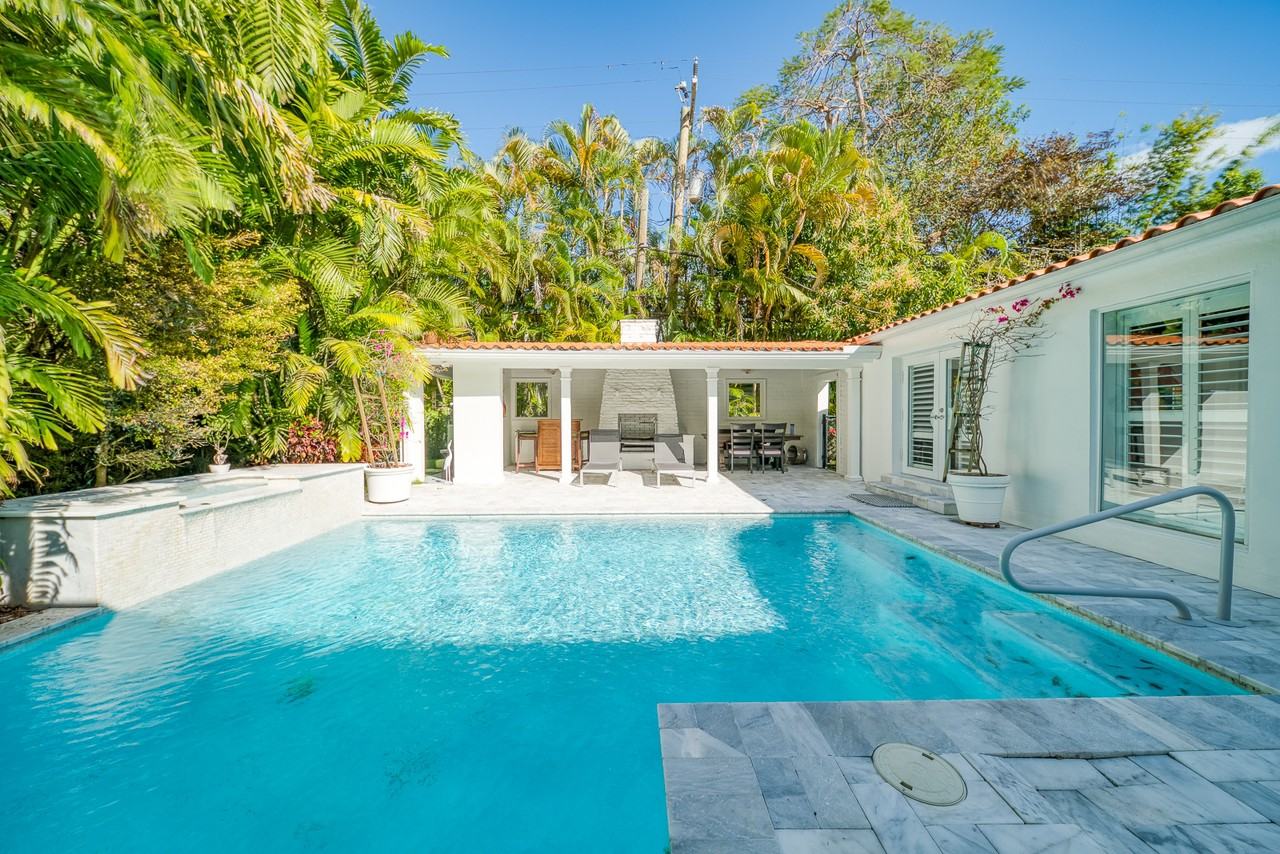 3421 Toledo St - Photo 2 of 20