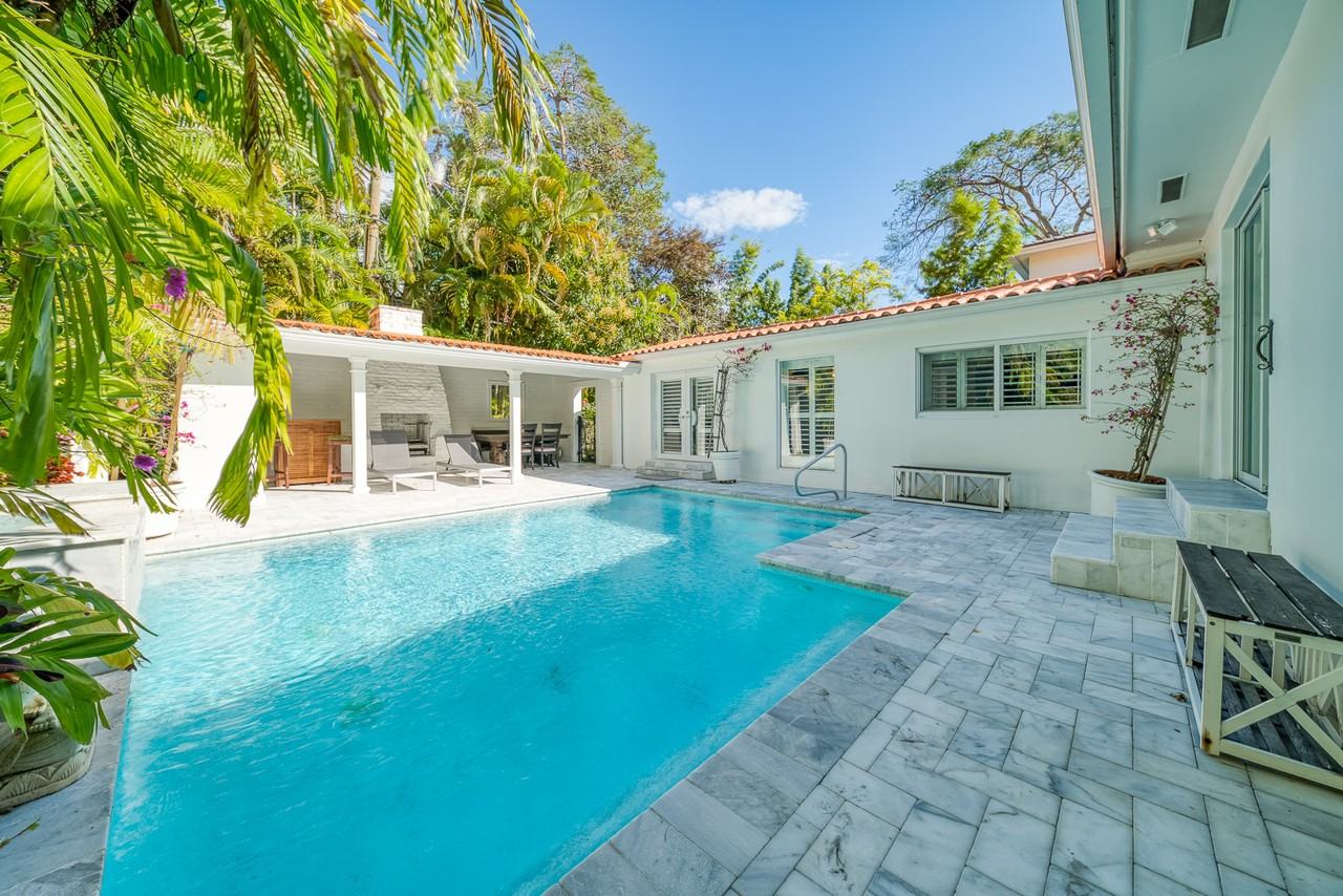 3421 Toledo St - Photo 3 of 20