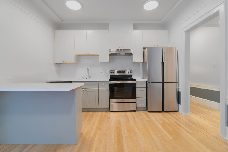 670 Lombard St - Photo 4 of 42