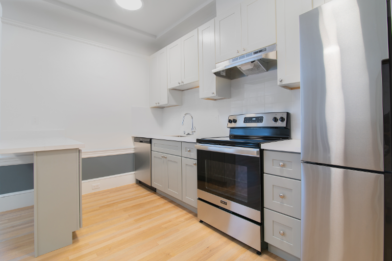 670 Lombard St - Photo 7 of 42