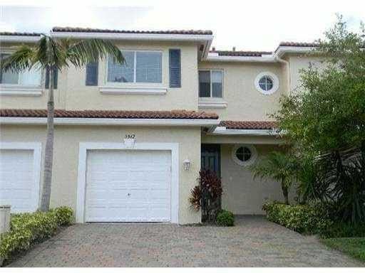 3042 N Evergreen Cir - Photo 2 of 7