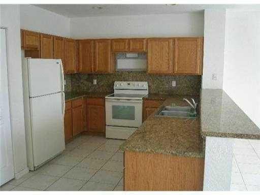 3042 N Evergreen Cir - Photo 3 of 7