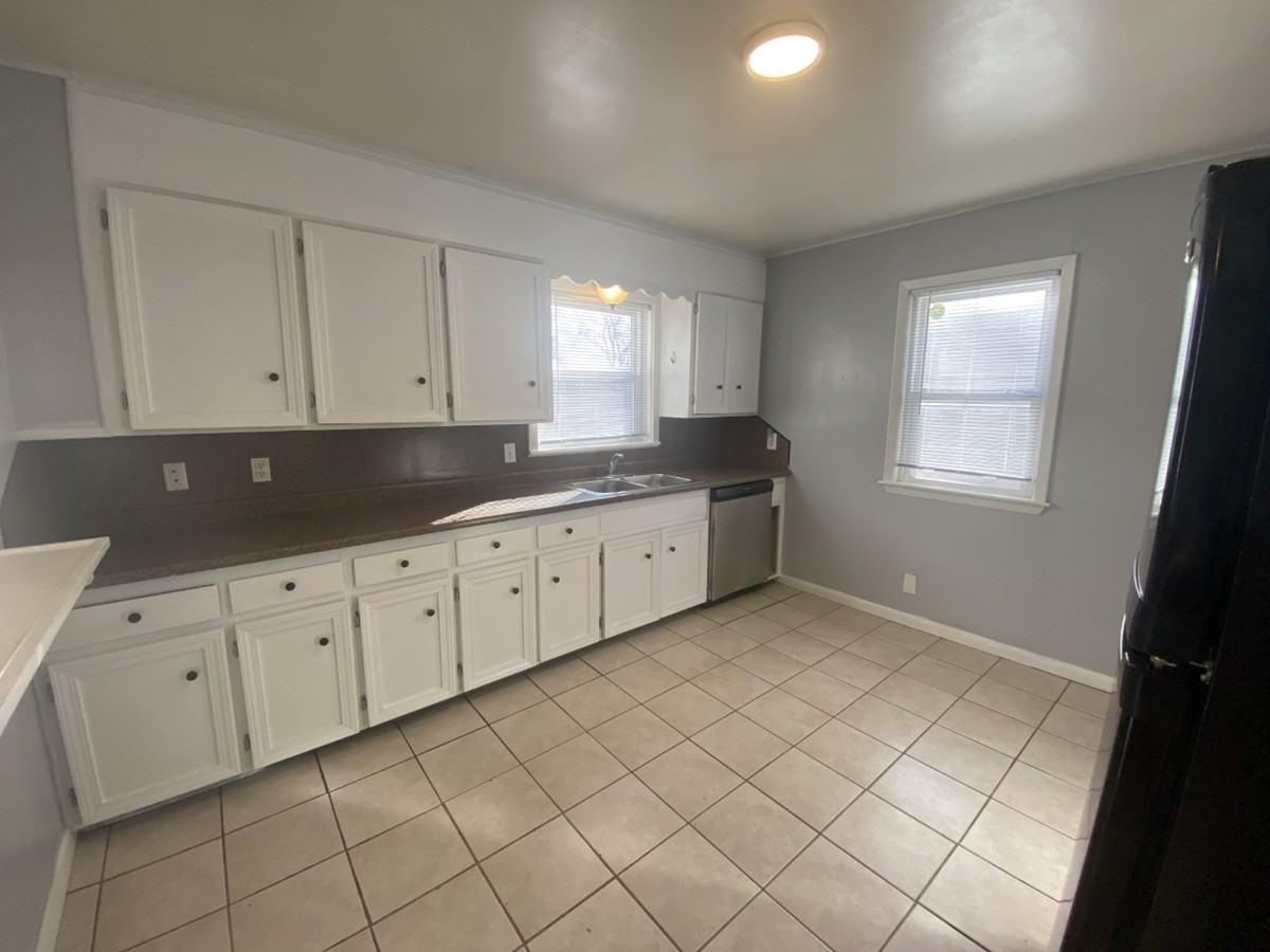 3732 E 28th St #1 - Photo 3 of 11