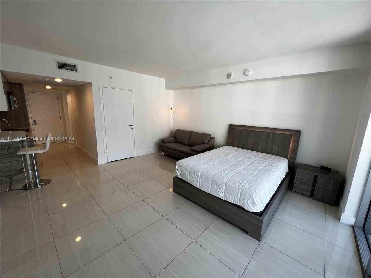 1300 Brickell Bay Dr #2200 - Photo 2 of 8