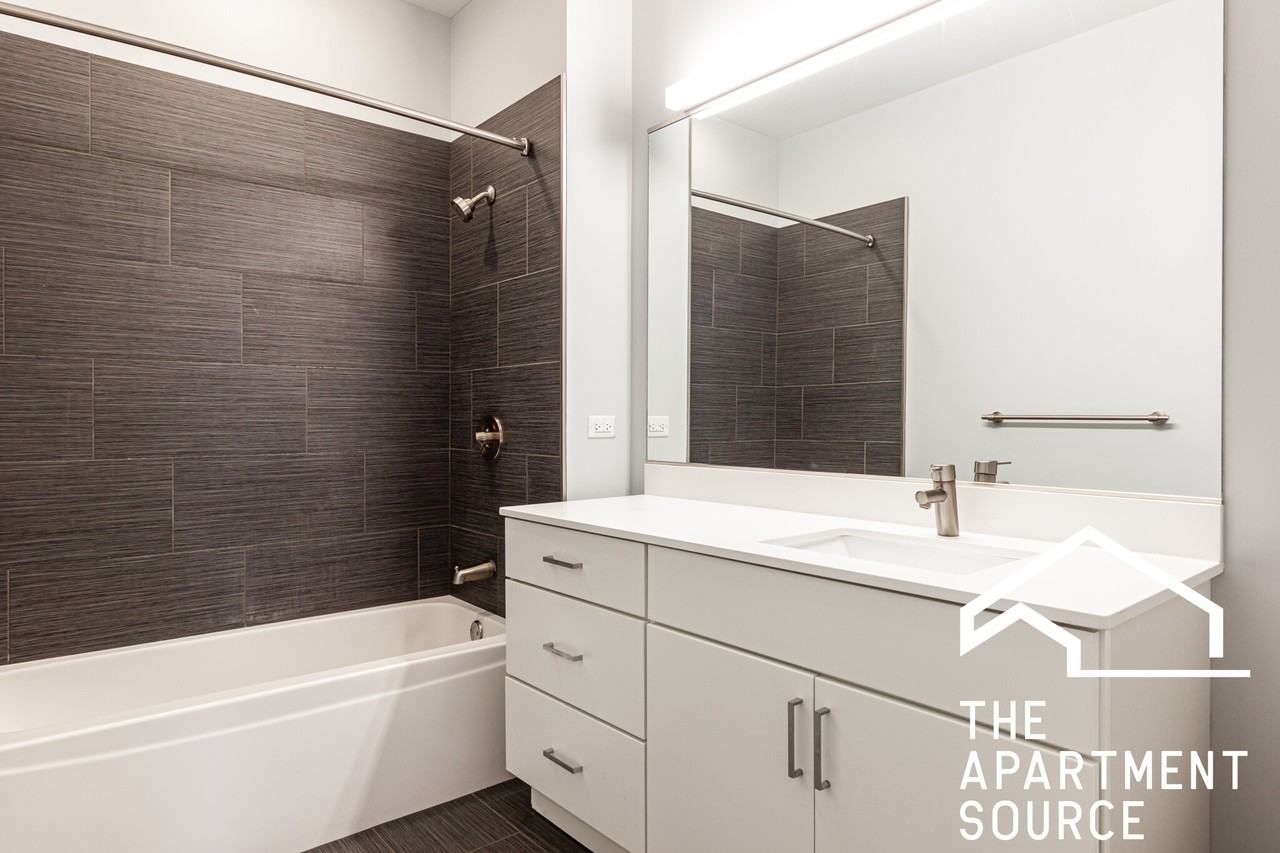 4334 N Hazel St #1802 - Photo 4 of 7