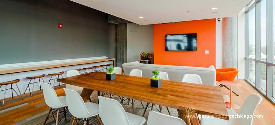 504 N Green St - Photo 5 of 15