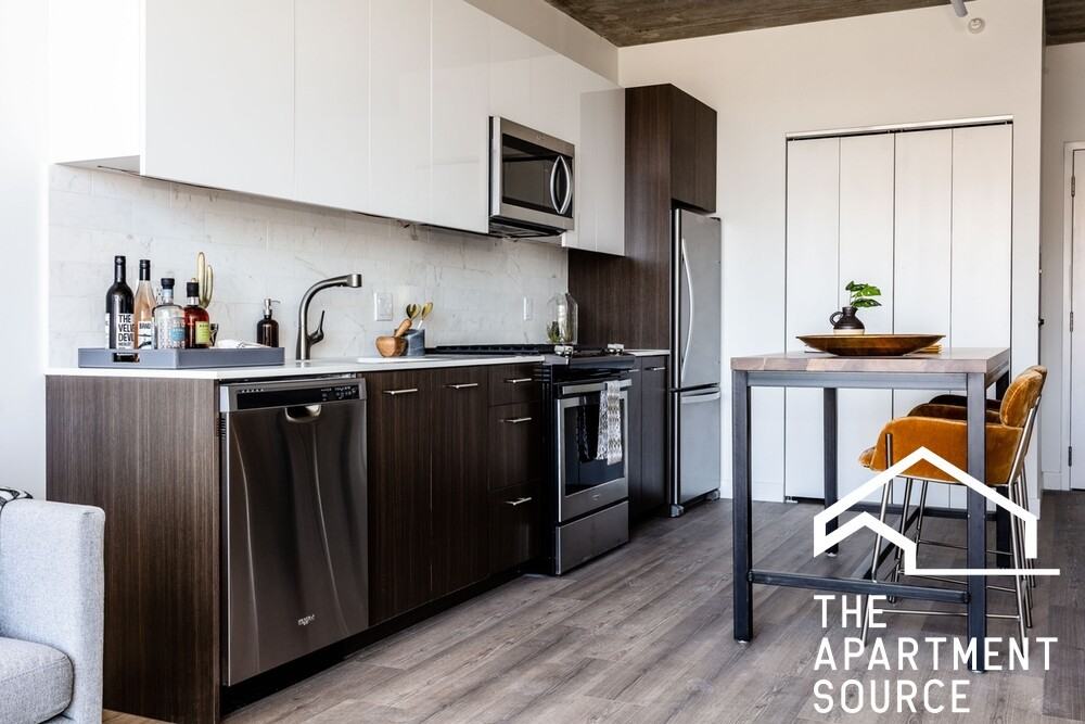 1640 West Division Street - Photo 3 of 12