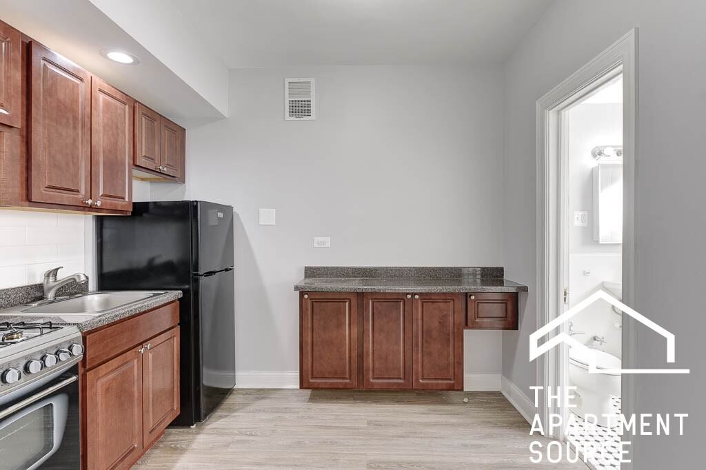 6930 N Greenview Ave #204 - Photo 3 of 9