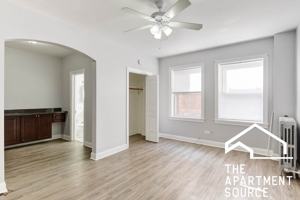 featured image of 6930 N Greenview Ave #204