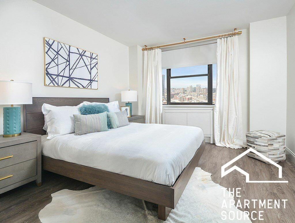 320 W Illinois St - Photo 7 of 26