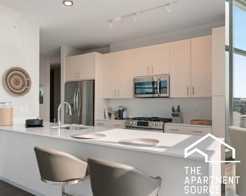 717 S Clark St - Photo 4 of 15