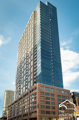 637 N Wells St - Photo 3 of 13