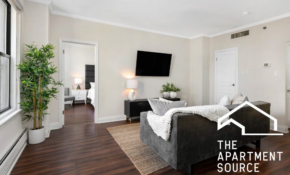 200 E Chestnut St - Photo 3 of 18