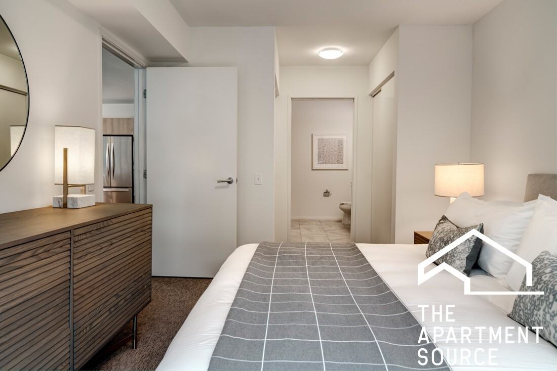 220 W Illinois St #3BED2BATH - Photo 4 of 50