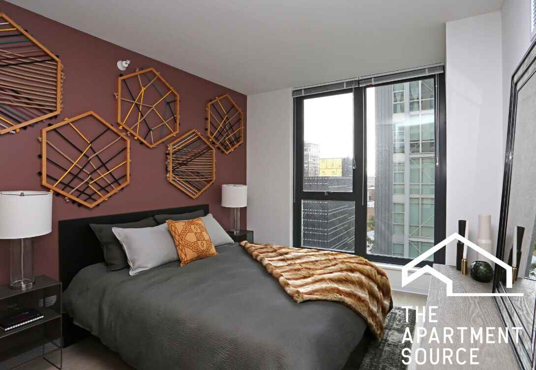 165 W Superior St - Photo 5 of 16