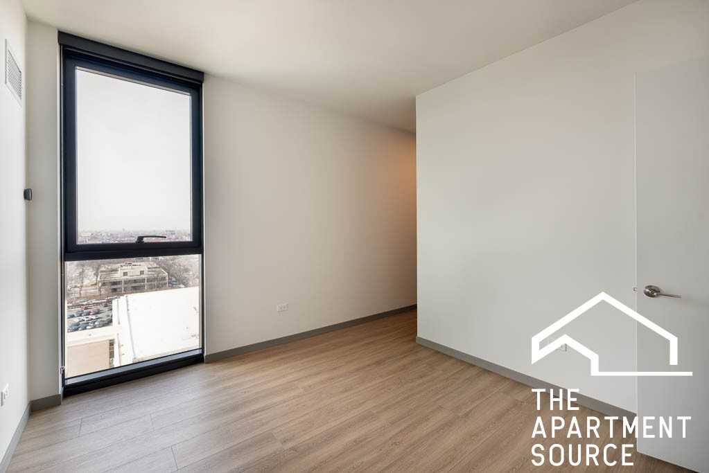 513 South Damen Avenue - Photo 5 of 46