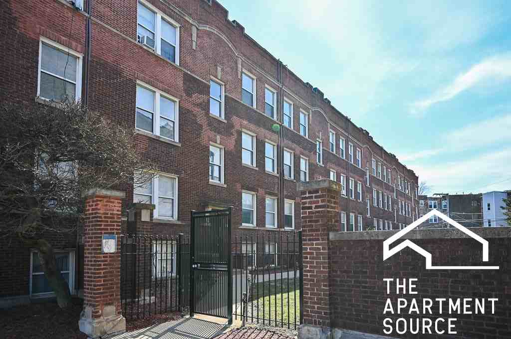 5666 N Ridge Ave #1N - Photo 3 of 4