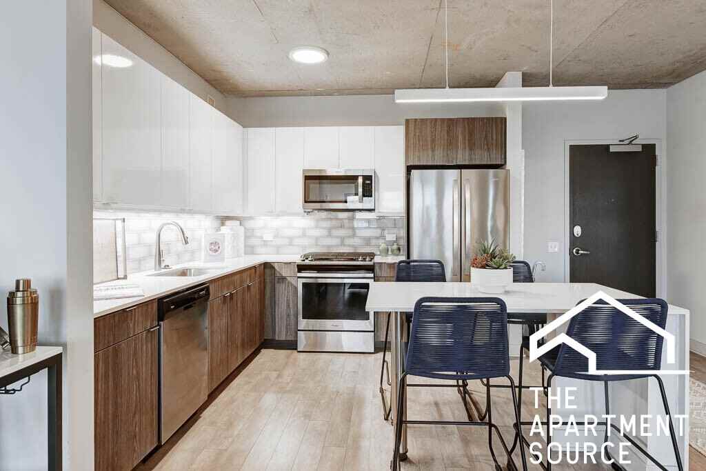 1025 W Addison St - Photo 2 of 11