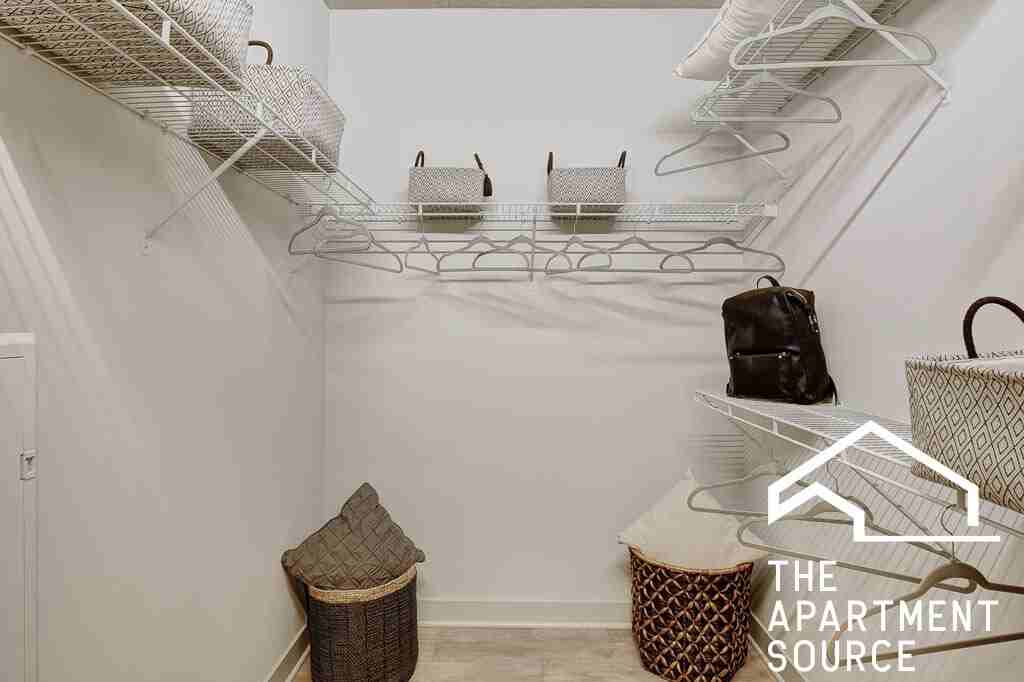 1025 W Addison St - Photo 6 of 11