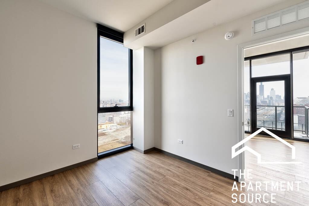 513 South Damen Avenue - Photo 6 of 42