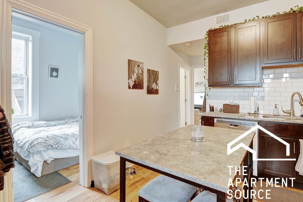 2747 W Augusta Blvd #1R - Photo 2 of 14
