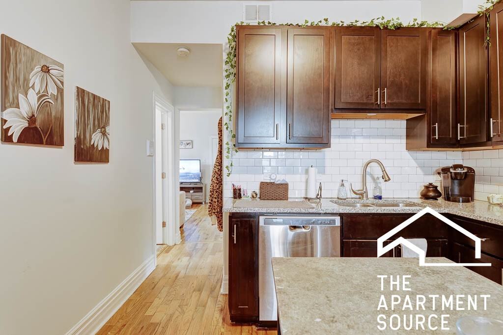 2747 W Augusta Blvd #1R - Photo 3 of 14
