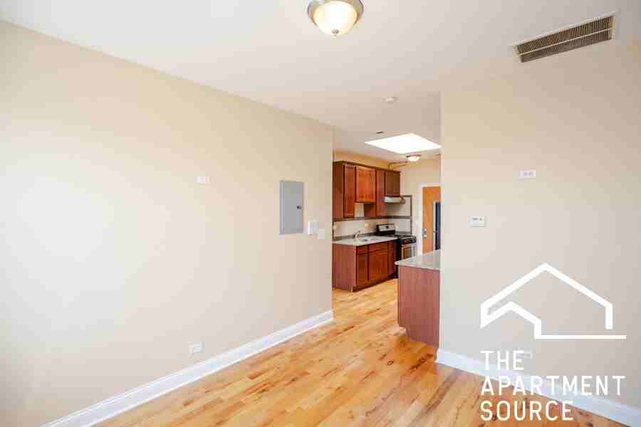 5558 W Belmont Ave #2 - Photo 3 of 7