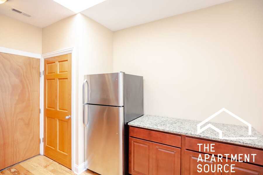 5558 W Belmont Ave #2 - Photo 2 of 7