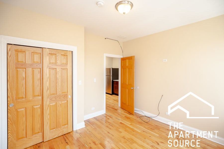 5558 W Belmont Ave #2 - Photo 4 of 7