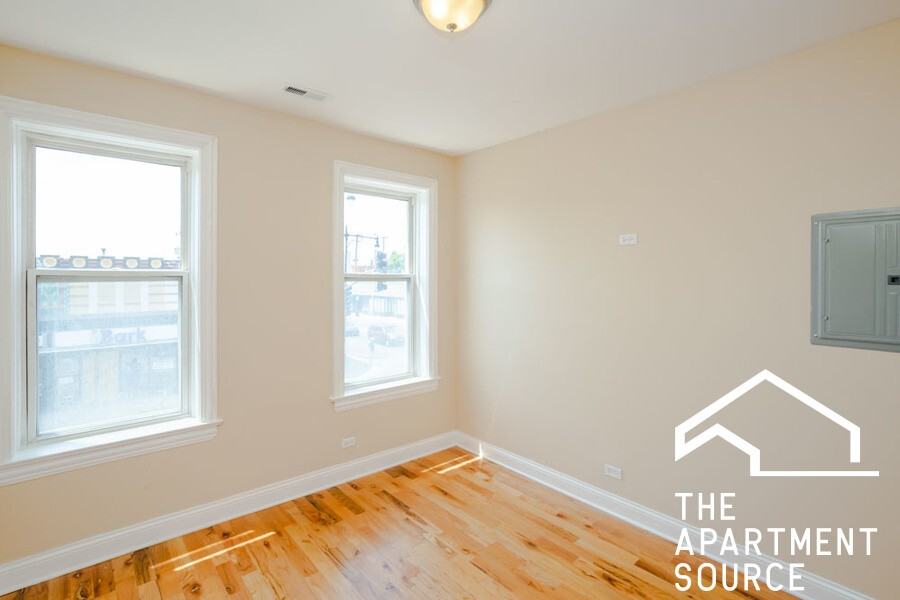 5558 W Belmont Ave #2 - Photo 5 of 7