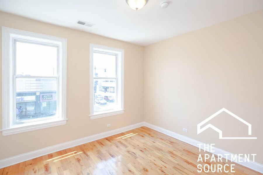 5558 W Belmont Ave #2 - Photo 6 of 7