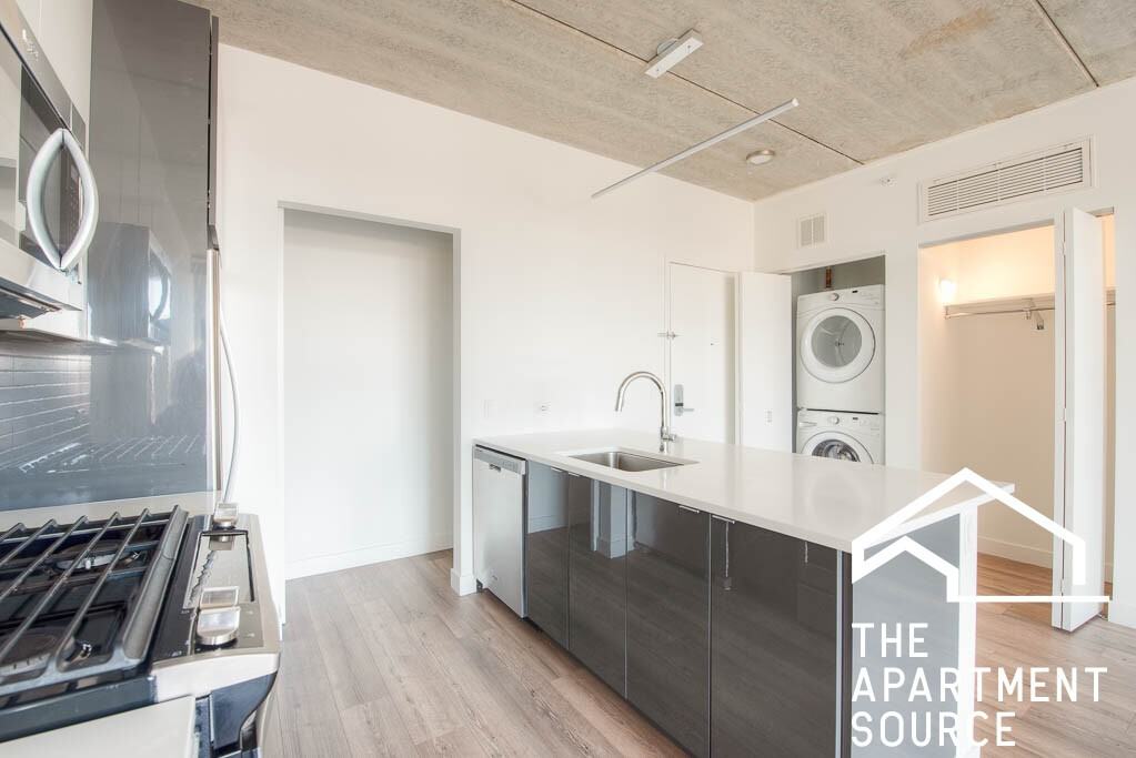 734 W Sheridan Rd - Photo 3 of 32