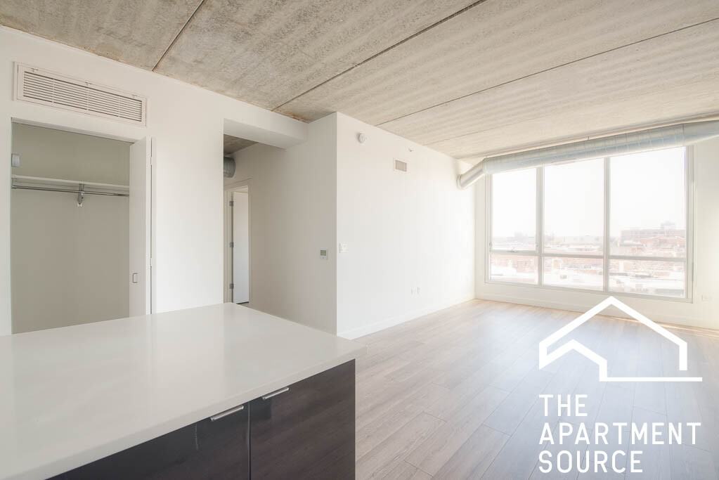 734 W Sheridan Rd - Photo 4 of 32