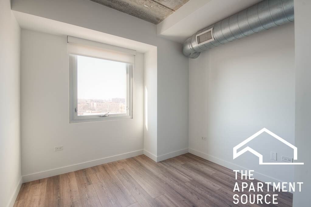 734 W Sheridan Rd - Photo 7 of 32